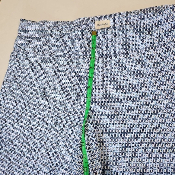 Yarn & Sea Blue White Geometric Patterned Capris Plus Size 16W - Picture 3 of 10